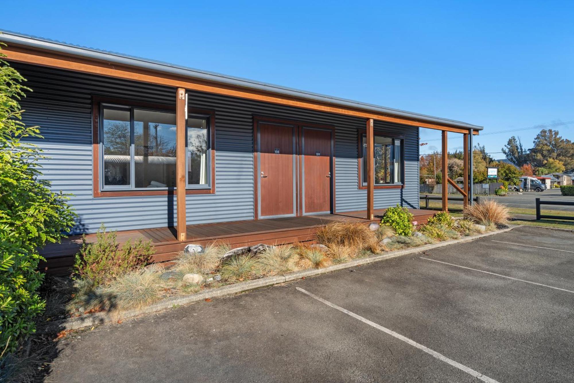 Tasman Holiday Parks - Те-Анау Экстерьер фото The former school hall, now the school library
